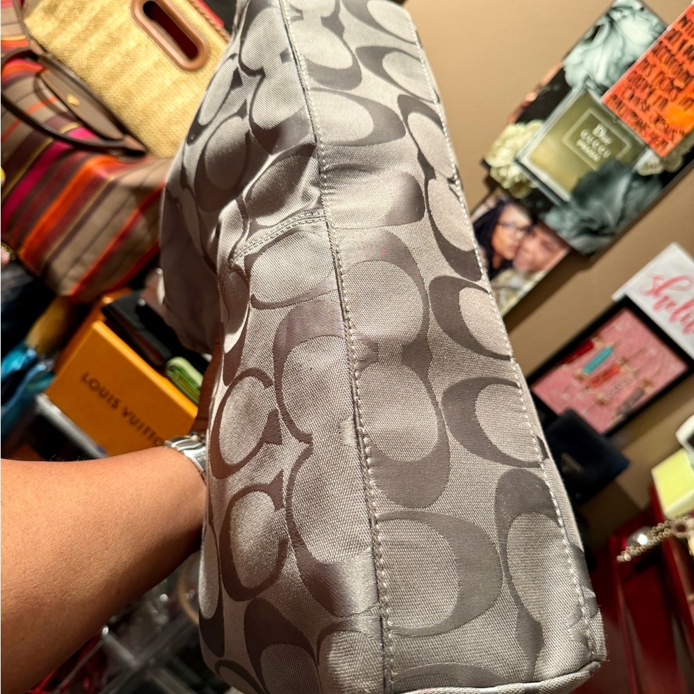 Coach Gabby Signature Tote (No Hangtag) - Picture 9 of 16